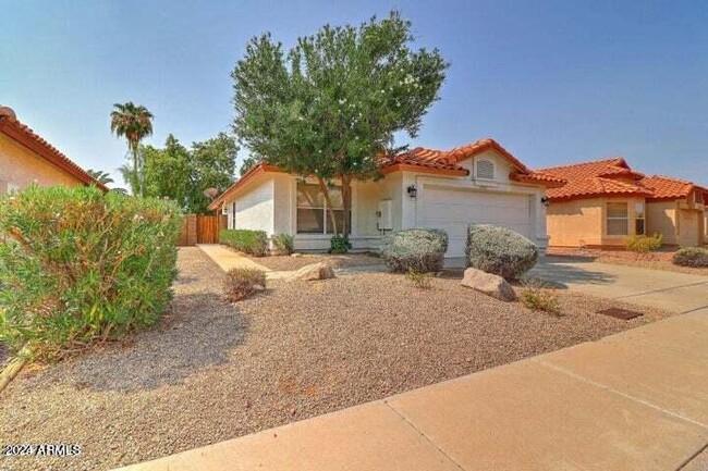 7561 W Kerry Ln in Glendale, AZ - Building Photo - Building Photo