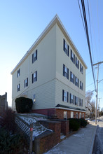 512 S Main St in Attleboro, MA - Foto de edificio - Building Photo