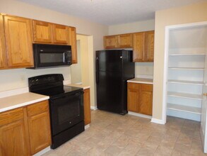 620 Crystal Woods Cir in Indianapolis, IN - Foto de edificio - Building Photo