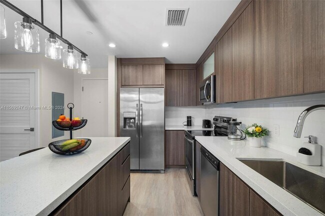 1938 Jackson St, Unit 306 in Hollywood, FL - Building Photo - Building Photo