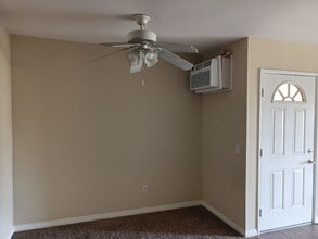 2950 Alta View Dr, Unit #295 in San Diego, CA - Foto de edificio - Building Photo