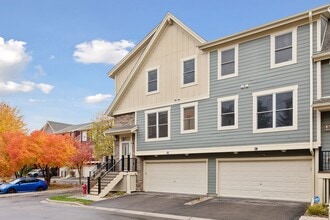 10749 Falling Water Ln in Woodbury, MN - Building Photo - Building Photo