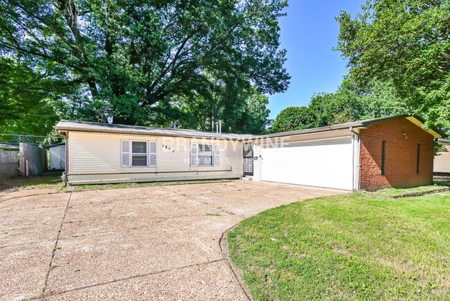 property at 4825 Cottonwood Rd