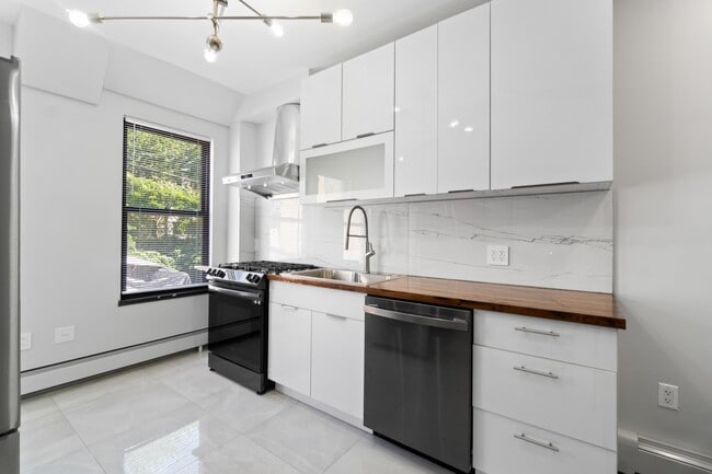 232 1st St in Jersey City, NJ - Building Photo - Building Photo