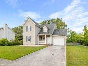406 Eucalyptus Ln in Jacksonville, NC - Building Photo - Building Photo