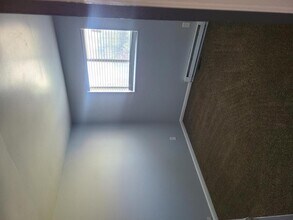 1910 Larkswood Dr in Dayton, OH - Building Photo - Building Photo