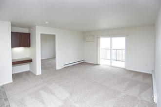 South Park Place Apartments in Dickinson, ND - Building Photo - Interior Photo