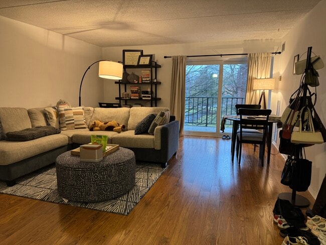 50 Broadlawn Park, Unit 307 in Boston College, MA - Foto de edificio - Building Photo