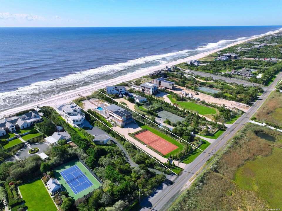 182 Dune Rd in Quogue, NY - Foto de edificio