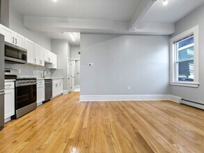 171 Rindge Ave, Unit 2R in Cambridge, MA - Foto de edificio - Building Photo
