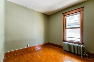 1660 Marshall Ave, Unit Upper Level #2 in St. Paul, MN - Building Photo - Building Photo
