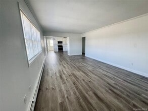 70 Burlington Ave in Deer Park, NY - Building Photo - Building Photo