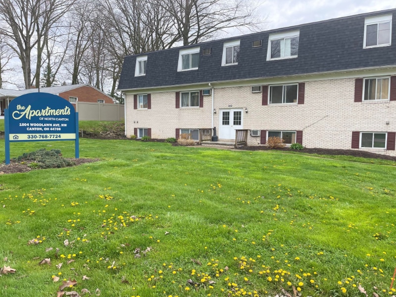 1804 Woodlawn Ave NW in Canton, OH - Building Photo