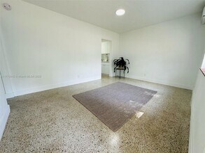 417 SE 14th Ct in Fort Lauderdale, FL - Building Photo - Building Photo