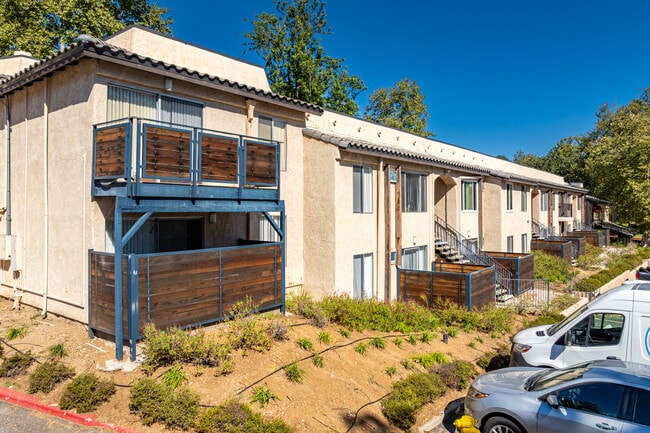 Charter Oaks Apartments in Thousand Oaks, CA - Building Photo - Building Photo