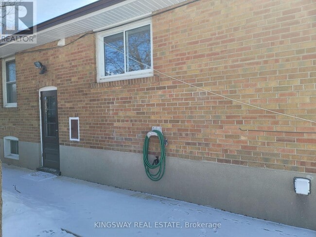 9 Koos Rd in Toronto, ON - Building Photo - Building Photo