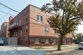 13831 58th Rd in Flushing, NY - Building Photo - Building Photo