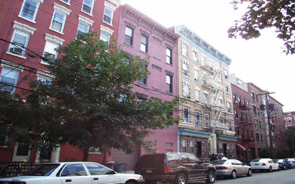 109-111 Willow Ave in Hoboken, NJ - Foto de edificio - Building Photo