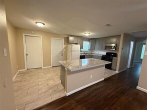 2821 Materhorn Dr in Dallas, TX - Building Photo - Building Photo
