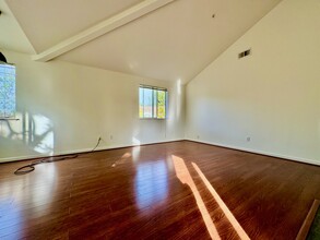1303 Starglo Pl in San Jose, CA - Foto de edificio - Building Photo