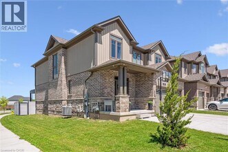 151 Mountain Holly Ct in Waterloo, ON - Building Photo - Building Photo