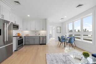 301 Border St in Boston, MA - Building Photo