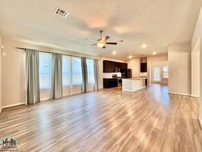 2307 Castello Wy in San Antonio, TX - Building Photo - Building Photo