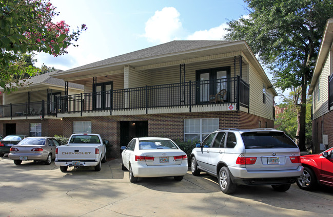 833 W Saint Augustine St in Tallahassee, FL - Foto de edificio - Building Photo