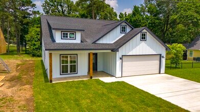 611 Bridgeview Dr in Onalaska, TX - Building Photo - Building Photo