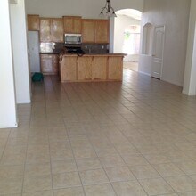 504 Tabor Way in Bakersfield, CA - Building Photo - Building Photo
