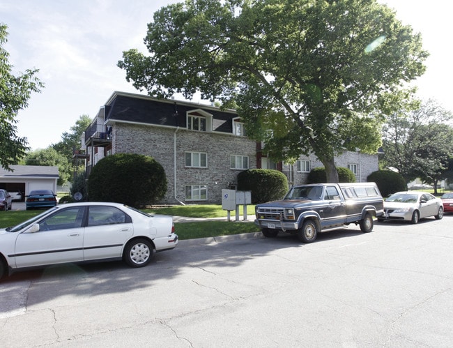 2901 North 56th Street in Lincoln, NE - Foto de edificio - Building Photo