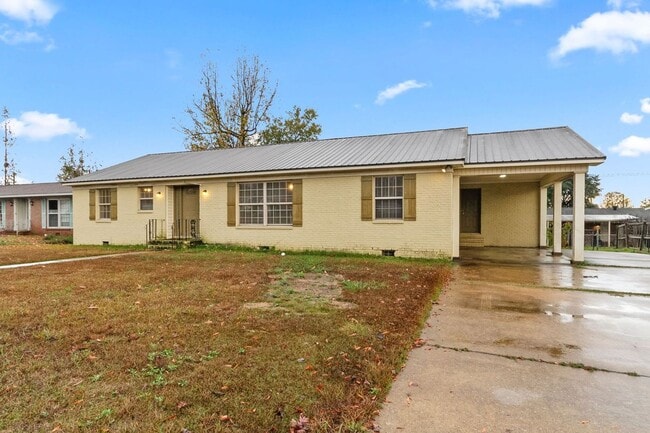 242 Cedar Crest in Tuscaloosa, AL - Building Photo - Building Photo