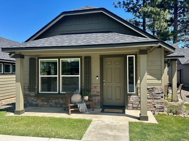 property at 938 N Trinity Way