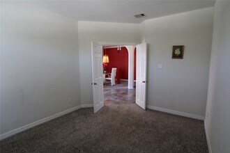 9406 Heath River Ln in Cypress, TX - Foto de edificio - Building Photo