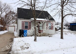 1621 E 11 Mile Rd in Madison Heights, MI - Building Photo - Building Photo