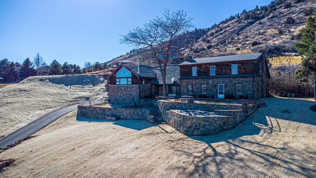 property at 850 Shelton Rd