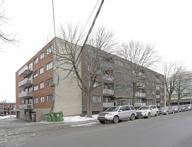 4055 Bourret in Montréal, QC - Building Photo - Primary Photo