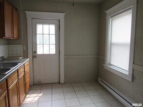 1701 25th St, Unit 4 in Rock Island, IL - Building Photo - Building Photo