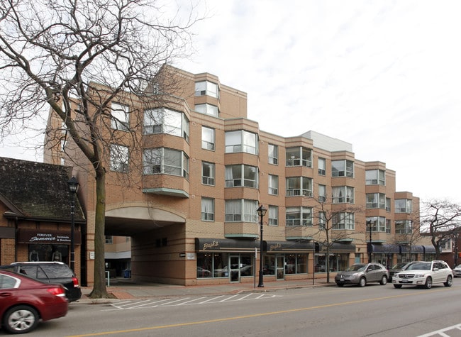 Wellington Terrace in Burlington, ON - Building Photo - Building Photo