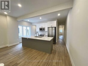 13 Valley Rd in St Catharines, ON - Building Photo - Building Photo