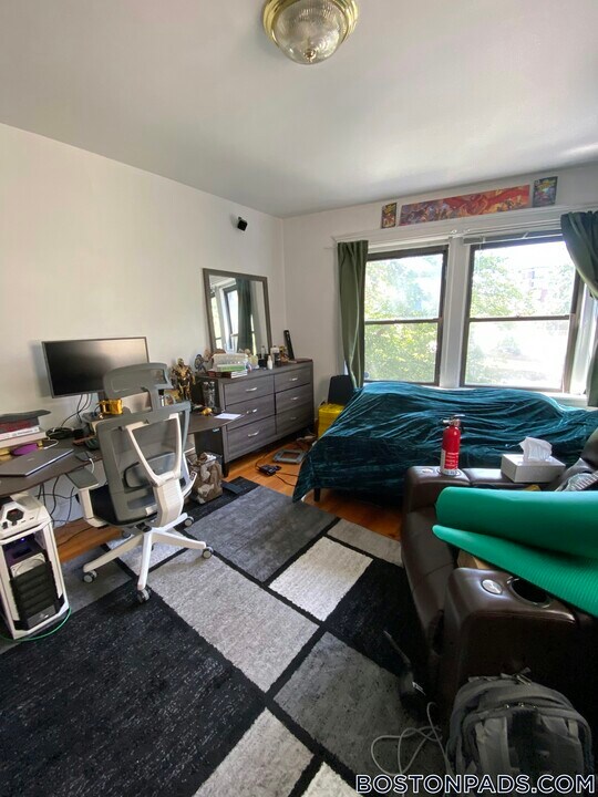 1462 Commonwealth Ave in Boston, MA - Building Photo