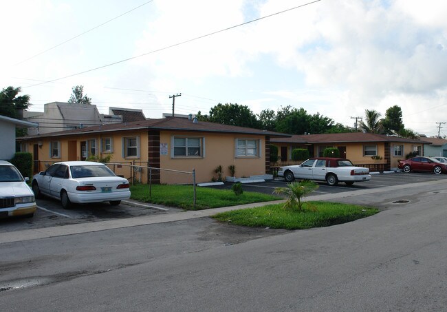 1830 NW 58th Ter in Fort Lauderdale, FL - Foto de edificio - Building Photo