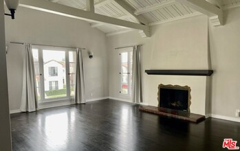 8329 4th St in Los Angeles, CA - Building Photo - Building Photo