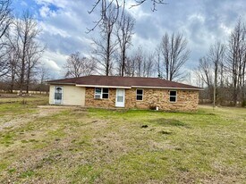 807 Salmon Rd in Pontotoc, MS - Building Photo
