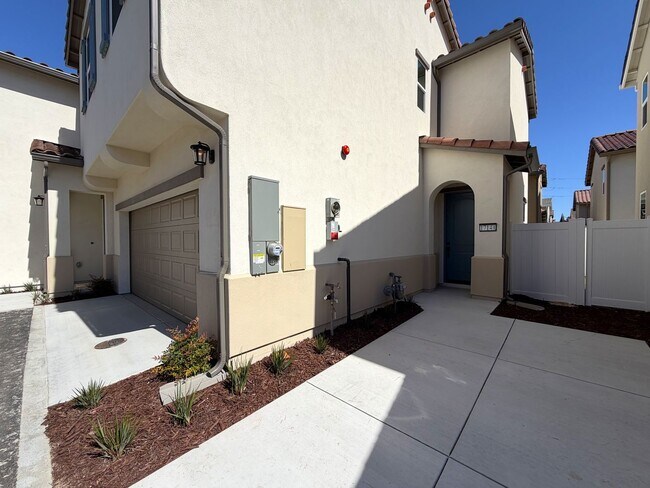 1714A River Vista Way in Lompoc, CA - Building Photo - Building Photo