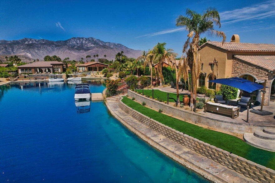 9 Via Santanella in Rancho Mirage, CA - Building Photo