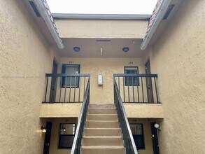 9728 Hammocks Blvd-Unit -201-27 in Miami, FL - Building Photo - Building Photo