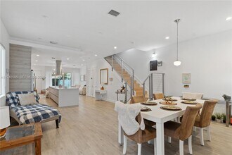 3570 SW 23rd St in Miami, FL - Building Photo - Building Photo