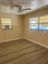 5641 Sheridan St in Hollywood, FL - Building Photo - Building Photo