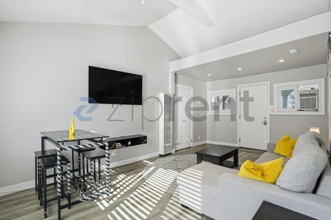 property at 10 27th Ave